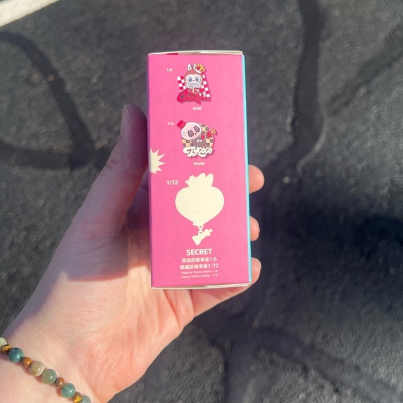 Pop Mart Labubu Let’s Checkmate Fridge Magnet - Picture 4 of 6